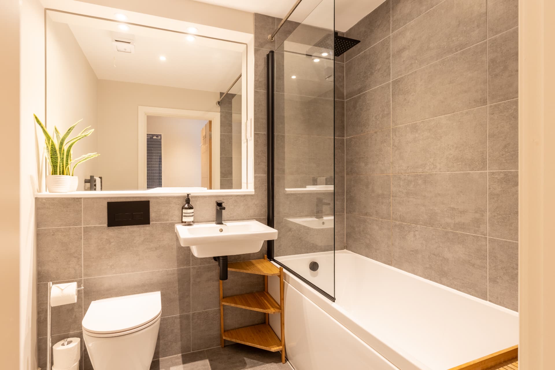 Heavenly Pad bathroom.